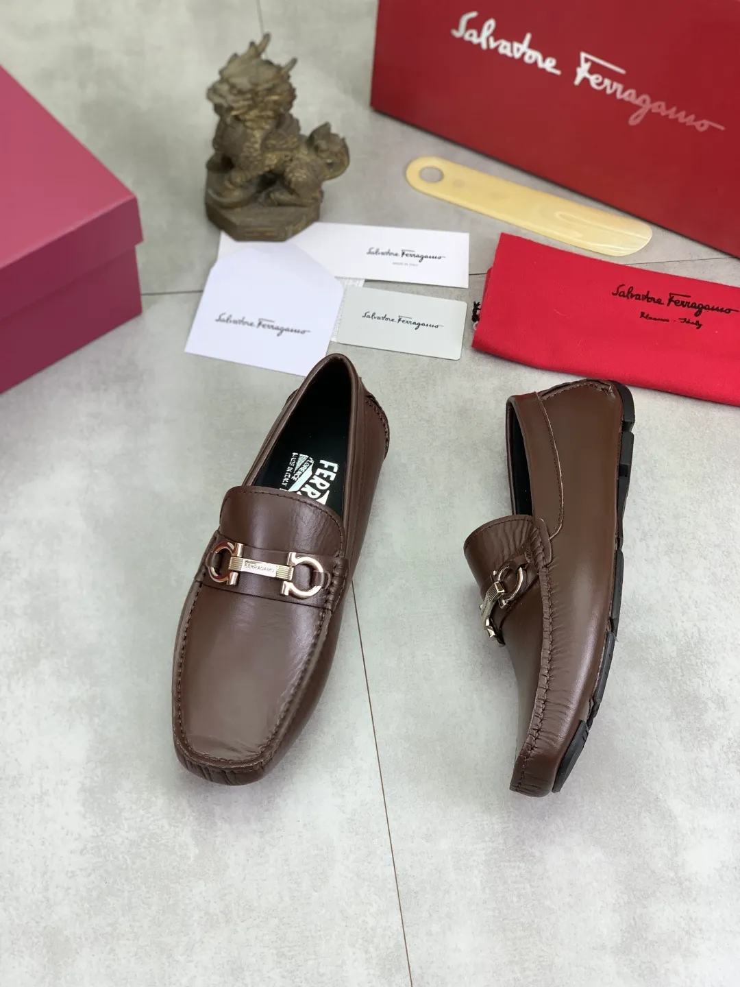 Men's shoes 💰P542 New model, high quality [Ferragamo/Ferragamo] Latest lazy slip-on shoes Original imported calfskin, imported cowhide lining + original luxury metal buckle + original combination outsole Comparison without pressure Code number: 38-45